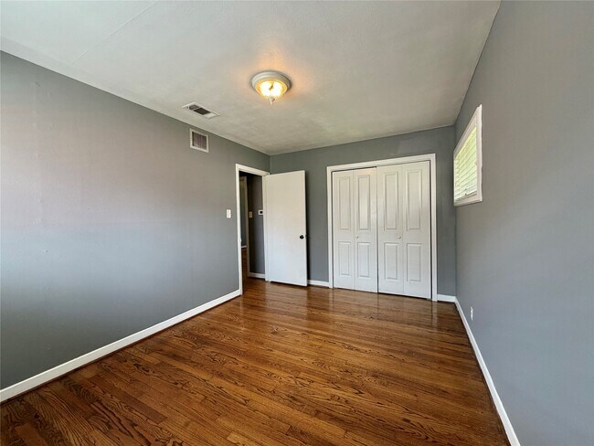 Foto del edificio - 118 Poinsettia St