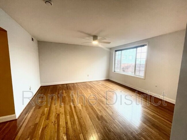 Foto del edificio - 718 Park Rd NW