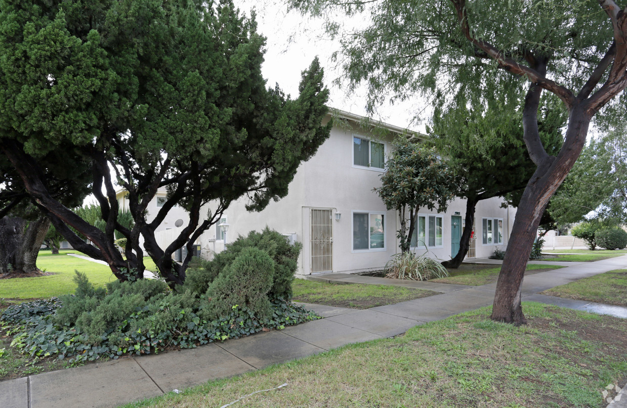 Building Photo - Fountain Village Apartments