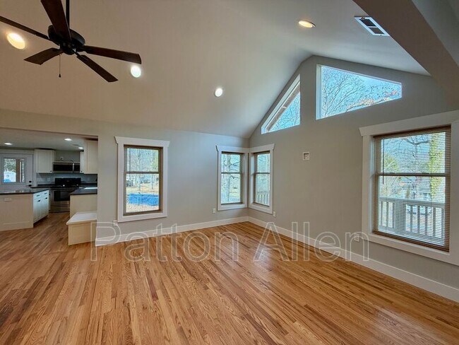 Foto del edificio - 295 School Rd E