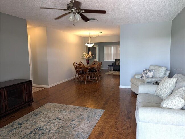 Foto del edificio - 4415 96th Ave N