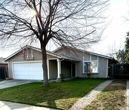 Building Photo - 512 Yosemite Dr