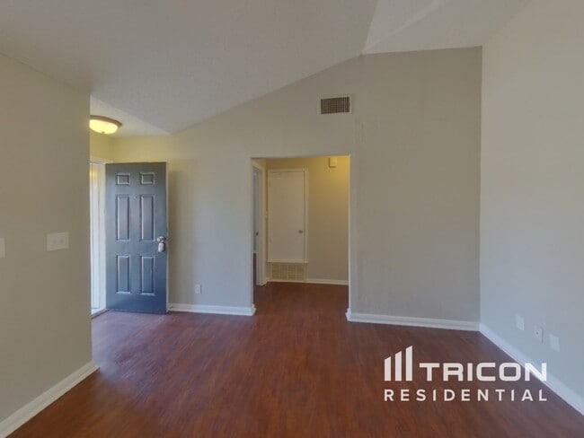 Foto del edificio - 6401 Freedom Ct