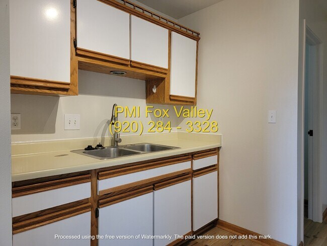 Foto del edificio - Newly Refurbished 2-Bed, 1.5-Bath Condo Oshkosh