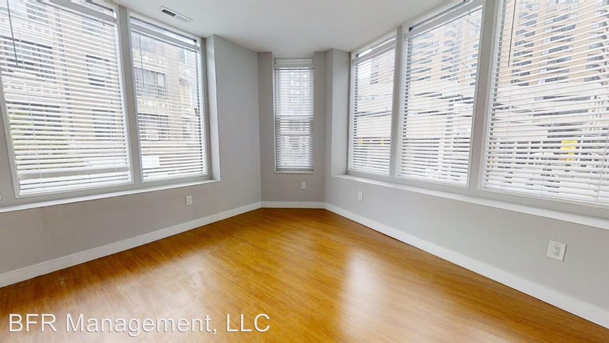Primary Photo - 126 N Liberty St
