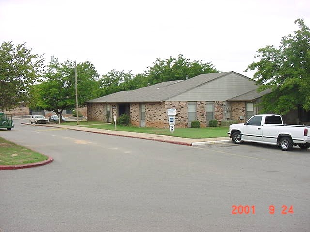 Building Photo - Woodcrest Apartments