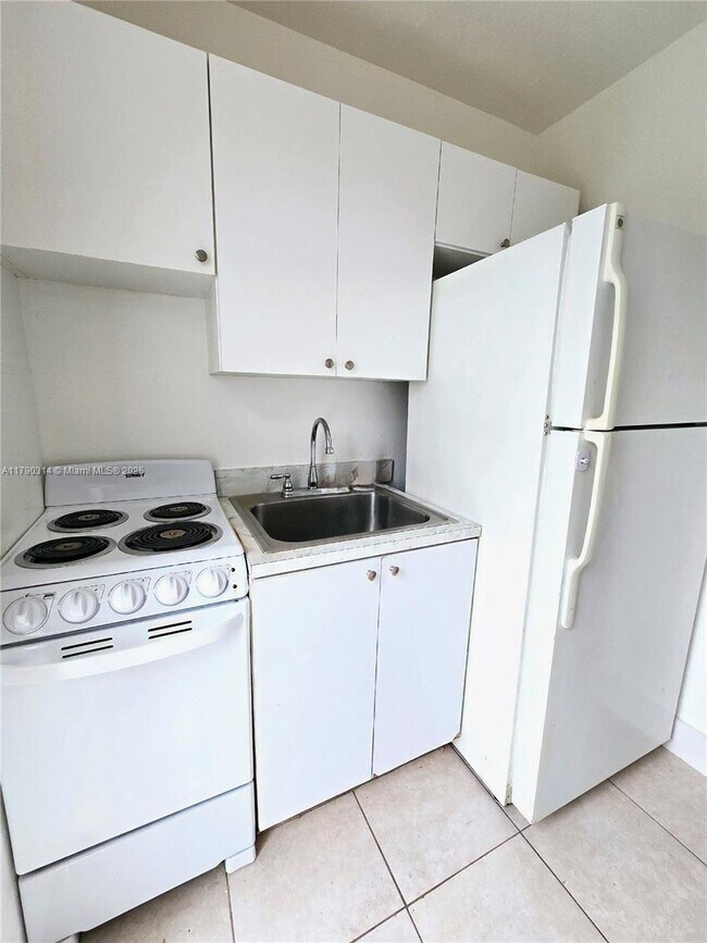 Foto del edificio - 724 SW 7th Terrace