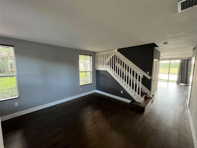 Foto del edificio - 4790 SW 165th Ave