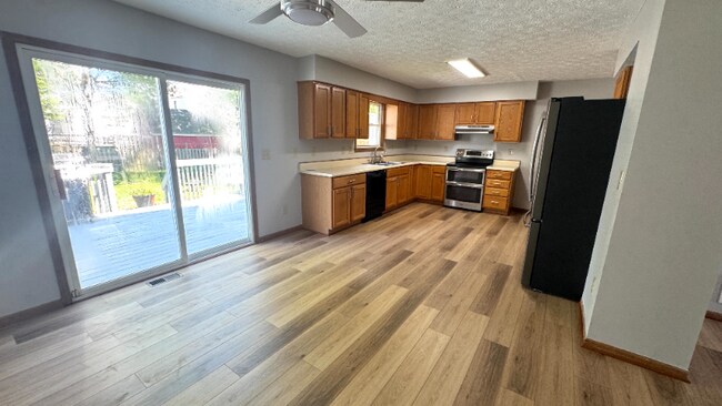 Foto del edificio - 4348 Shady Meadows Dr