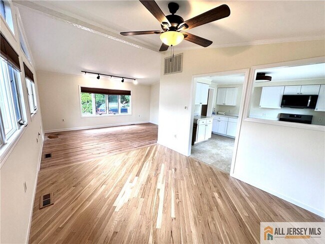 Foto del edificio - 2370 US-130