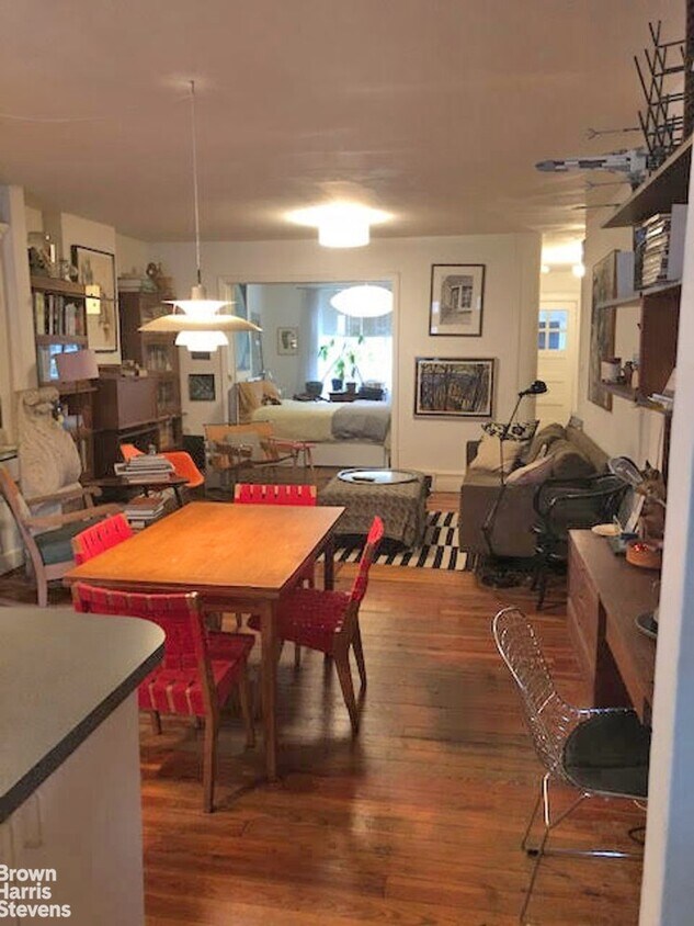 Foto del edificio - Garden apartment in Queen Anne Townhouse
