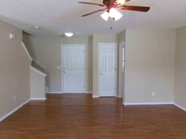 Foto del edificio - 3 bedroom, 2.5 bath home located in Bellegrove Preserve