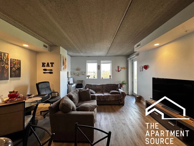 Foto del edificio - 1323 W Morse Ave