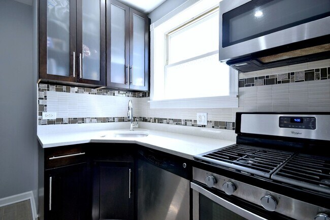 Building Photo - 5717 N Kimball Ave