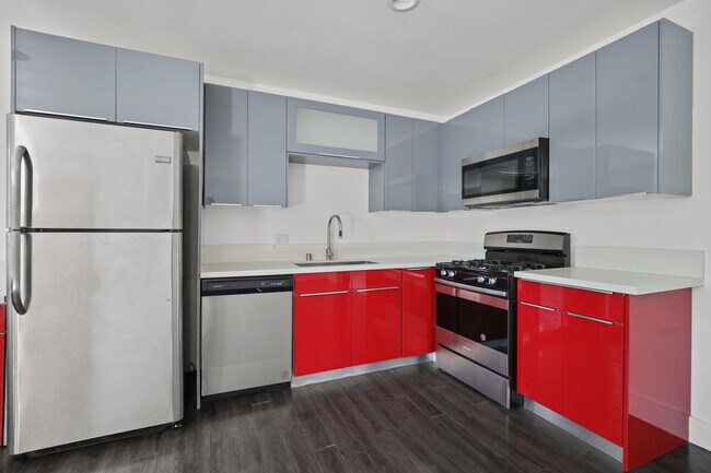 Foto del edificio - 1321 W. 36th Pl.