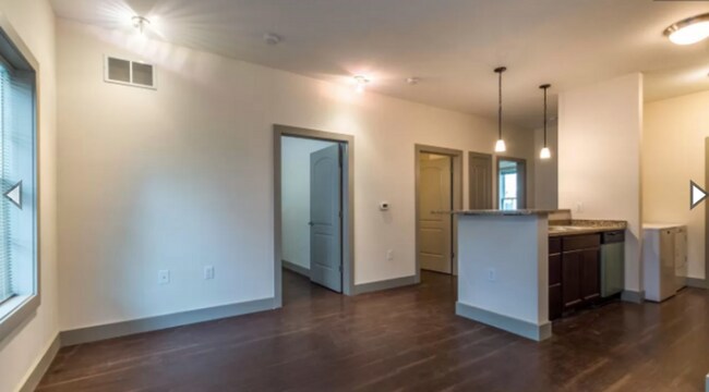Foto del edificio - 631 N College Ave