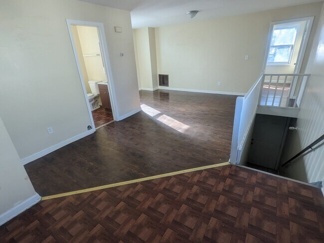 Building Photo - 249 Wallace St