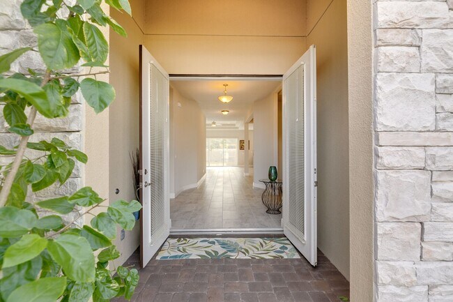 Foto del edificio - Luxury Living At An Affordable Price