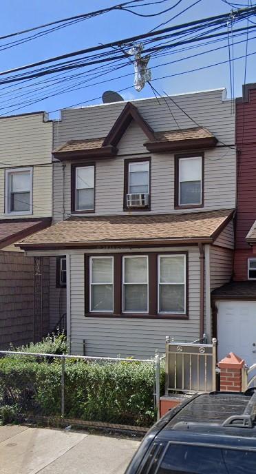 Foto principal - 97-44 81st St