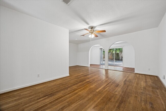 Foto del edificio - 4022 Woodcraft St