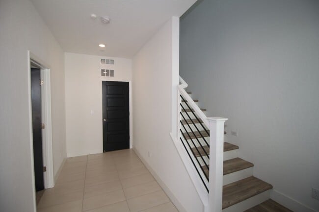 Foto del edificio - 2737 E Tamarind Dr