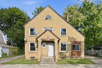 Building Photo - 129 S King St