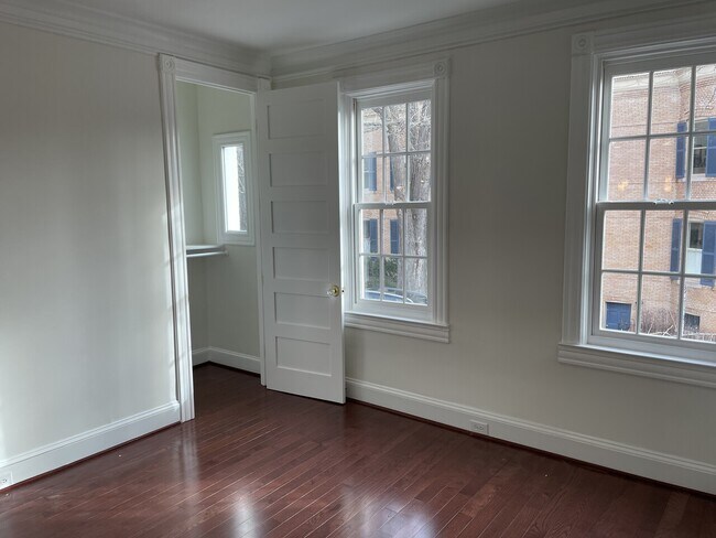 Building Photo - 1654A Avon