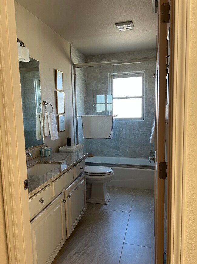 Foto del edificio - 128 Cypress Ct