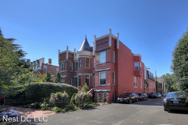 Building Photo - 116 12th St NE