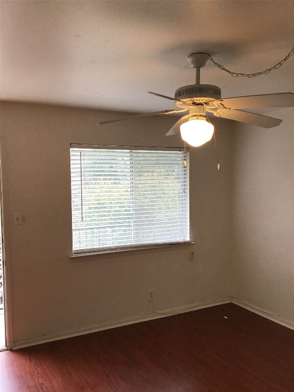 Foto del edificio - 1010 W 23rd St