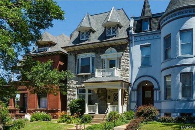 Foto del edificio - 3671 Russell Blvd