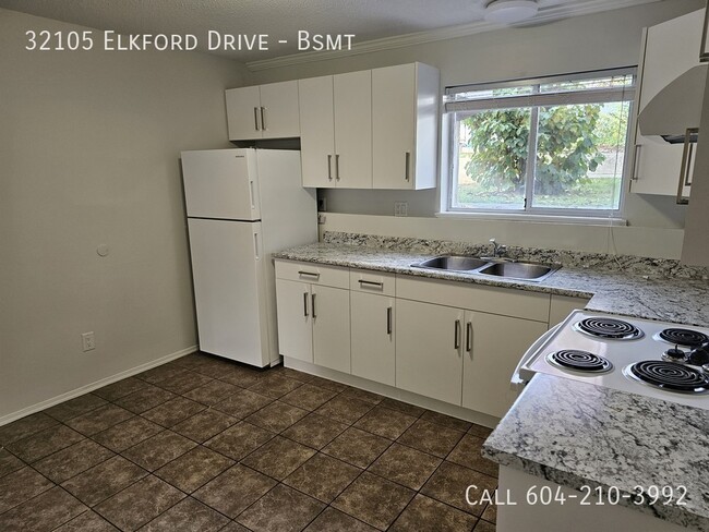 Building Photo - Spacious Basement Suite