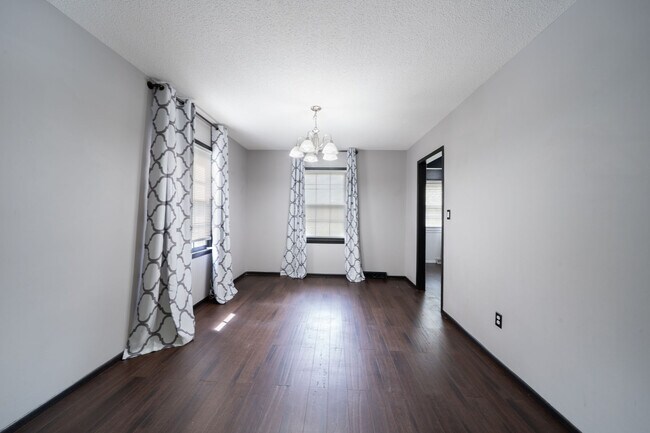 Foto del edificio - 617 N Willow Dr