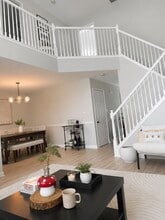 Building Photo - 105 Treymore Ct