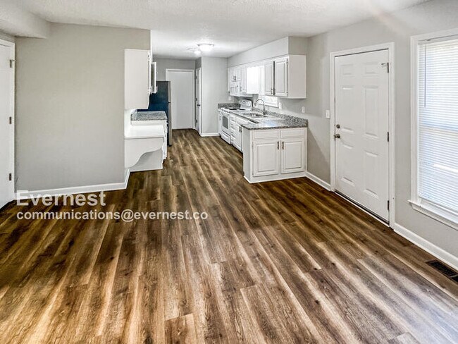Building Photo - Lovely 4-Bedroom Home with Modern Comforts...