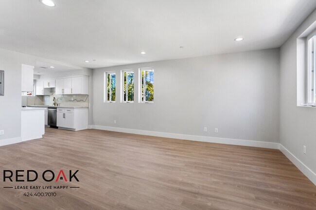 Building Photo - Wonderful Newly Developed Four Bedroom Wit...