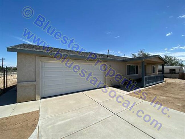 Building Photo - Just listed in Hesperia!!!