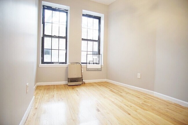 Building Photo - 20 COVERT STREET 3R