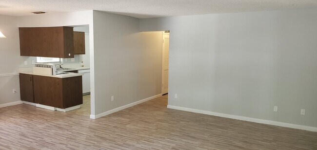 Foto del edificio - 2750 Ave M NW