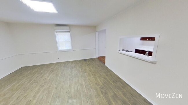 Building Photo - 708 Devereux St B Raleigh, NC 27605 Famous...