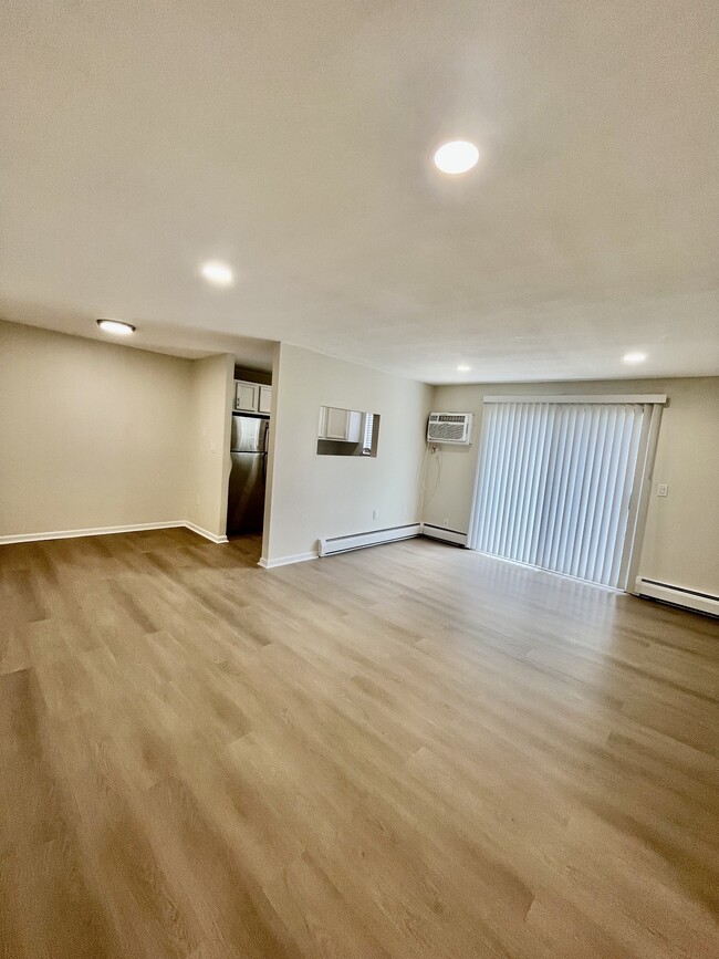 1 dormitorio - sala de estar - Fernwood Apartments