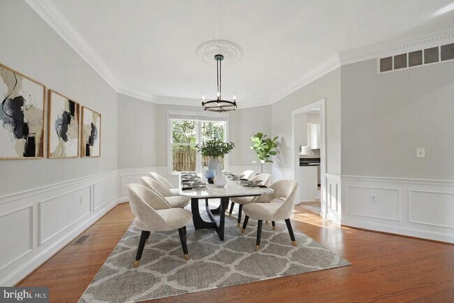 Foto del edificio - 5108 Warren Pl NW