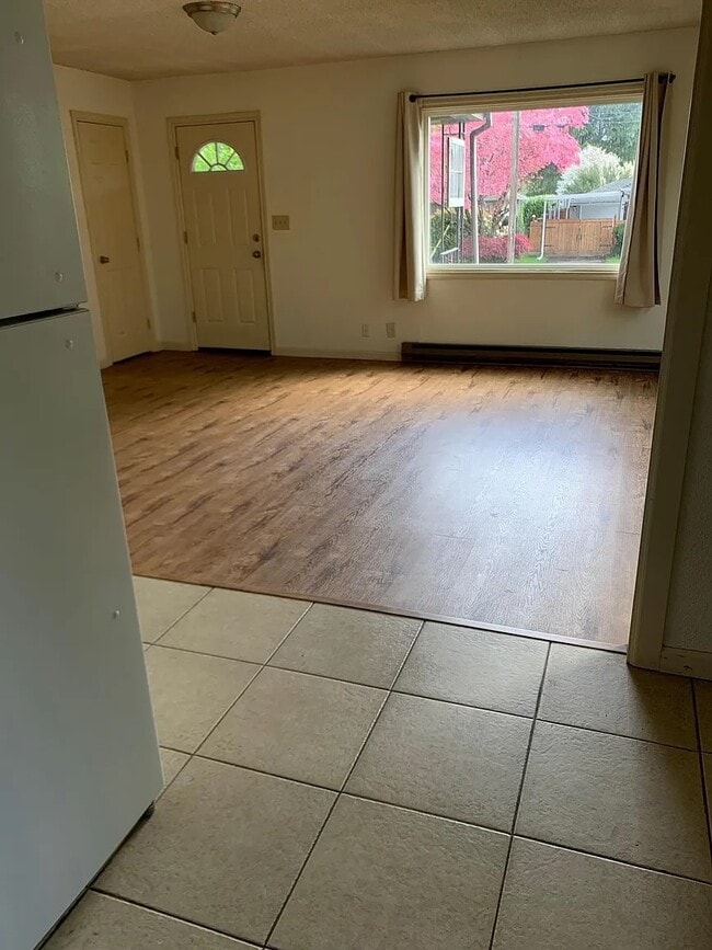 Foto del edificio - 9660 N Central St