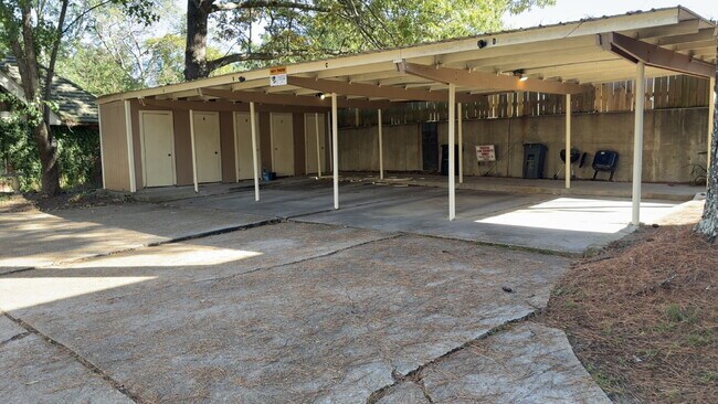 Building Photo - 3 Bed Beauty in Belhaven-FURNISHED