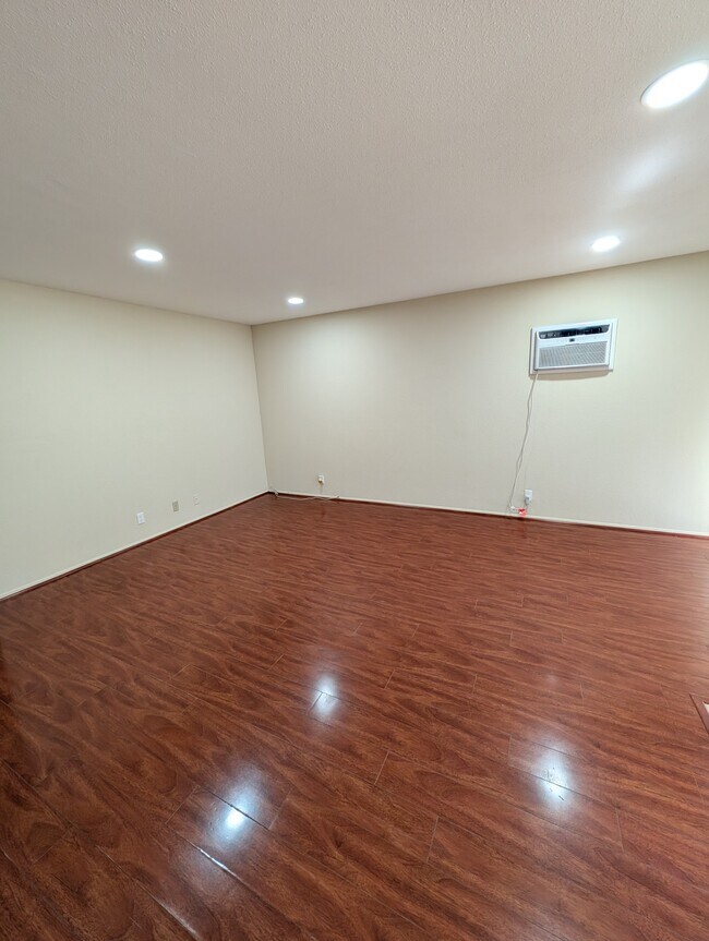 Building Photo - 6552 Westpark Pl