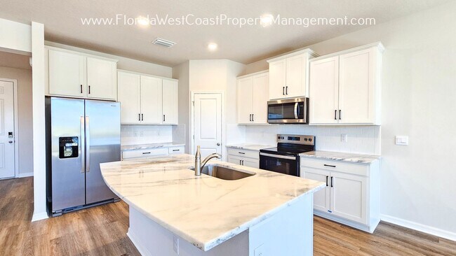 Foto del edificio - BRAND NEW! 4 BEDROOMS PLUS FLEX AND OFFICE...