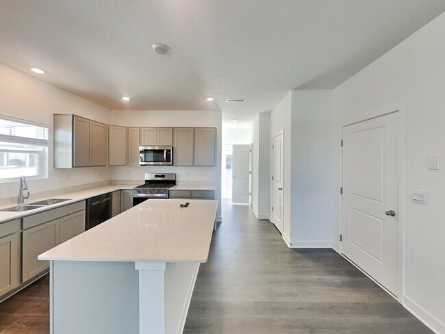 Building Photo - 6199 Rhinecliff Dr