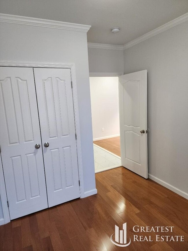 Building Photo - 3 bedroom in SOUTH RICHMOND HILL NY 11419