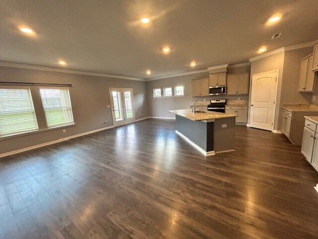 Building Photo - 22640 Regent Dr