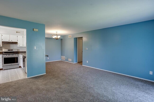 Building Photo - 2301 Sedgefield Dr